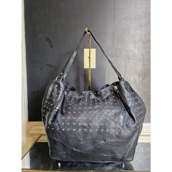 Authentic BURBERRY Calfskin Grommet Medium Maidstone Shoulder Bag Black - Picture 1 of 11
